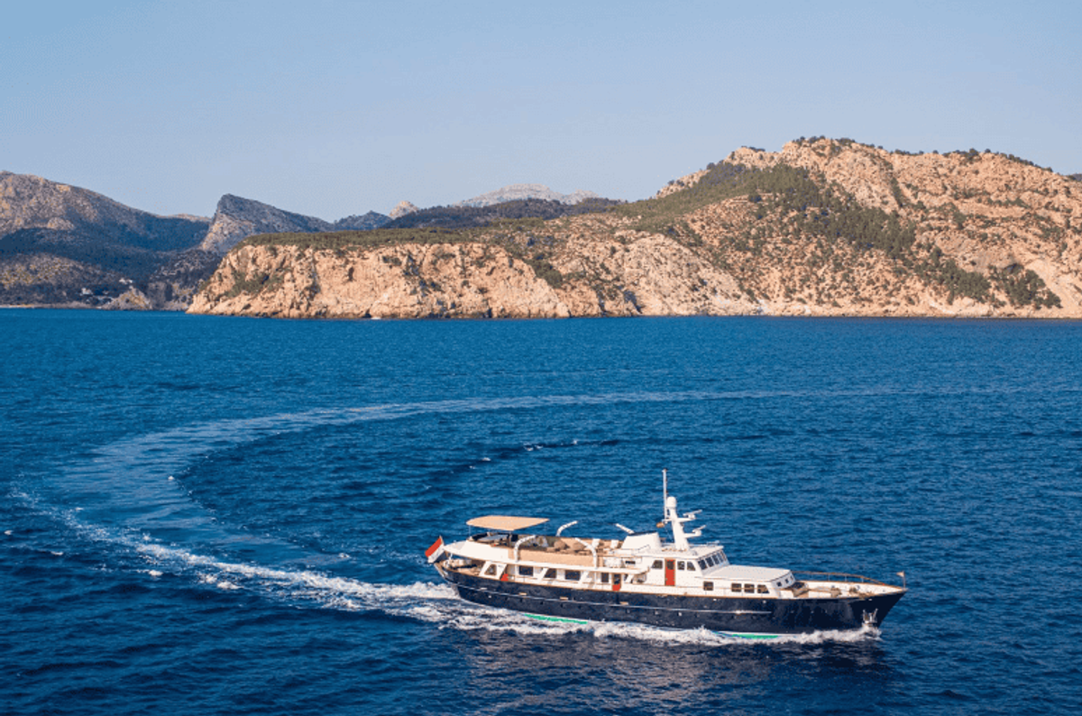 YATCO’s Fleet Friday: M/Y SANTA MARIA, M/Y CHASSEUR, and more!