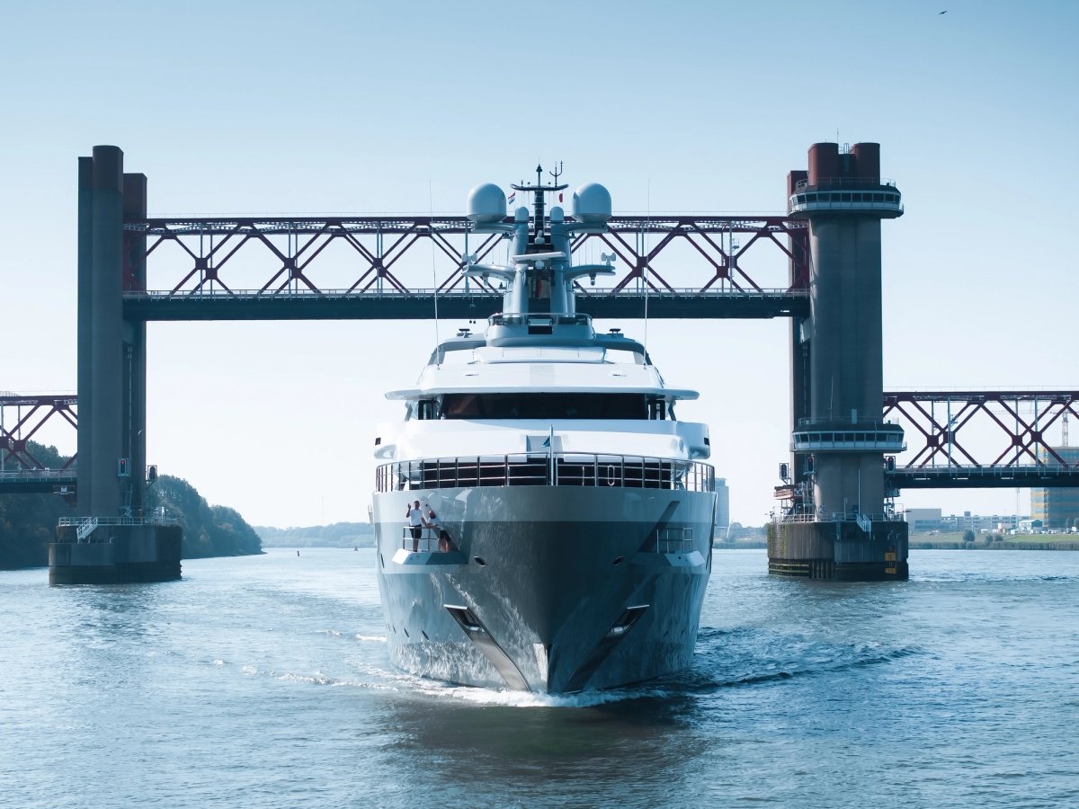 305-foot Oceanco Draak