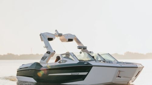 MasterCraft Enters Yacht Tender Market With Factory Lifting System