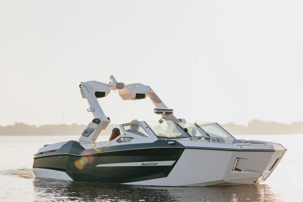 MasterCraft Enters Yacht Tender Market With Factory Lifting System