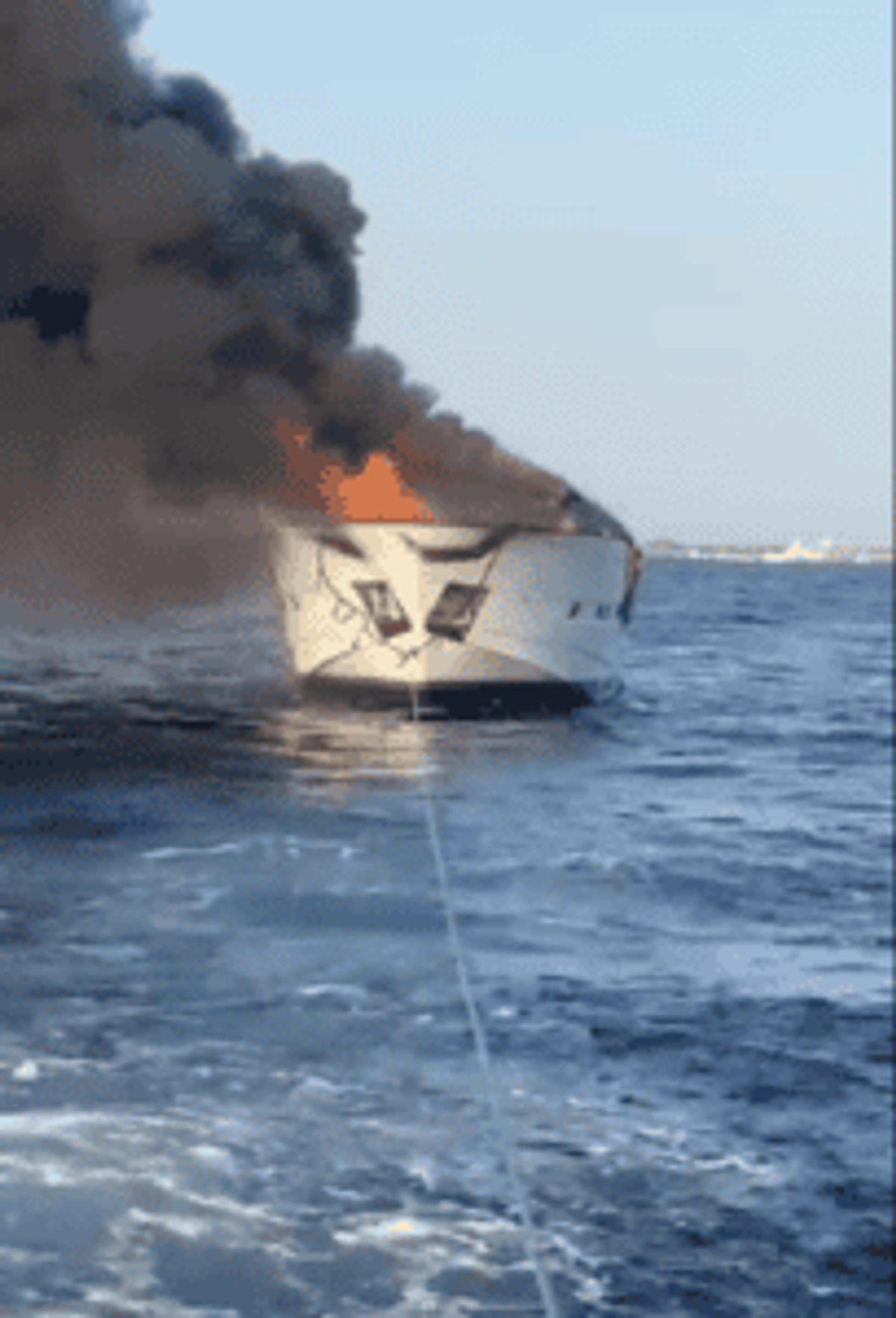 88-foot M/Y Irmao Sinks After Fire