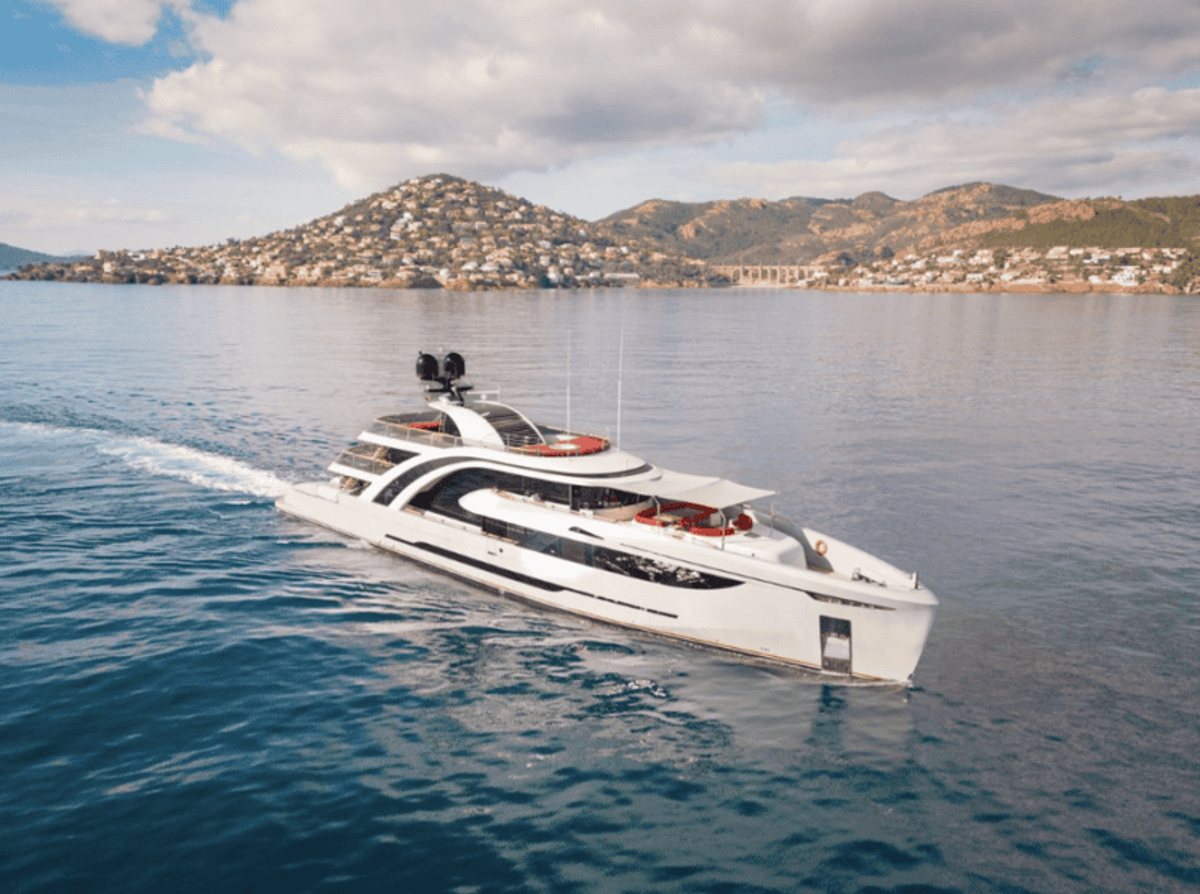 YATCO’s Fleet Friday: M/Y STELLA M, S/Y Olympus, and more!