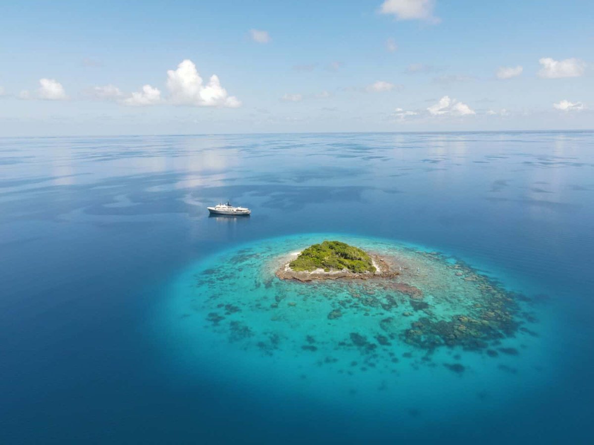 Explorer Yacht Crew: Is the Job Right for You?