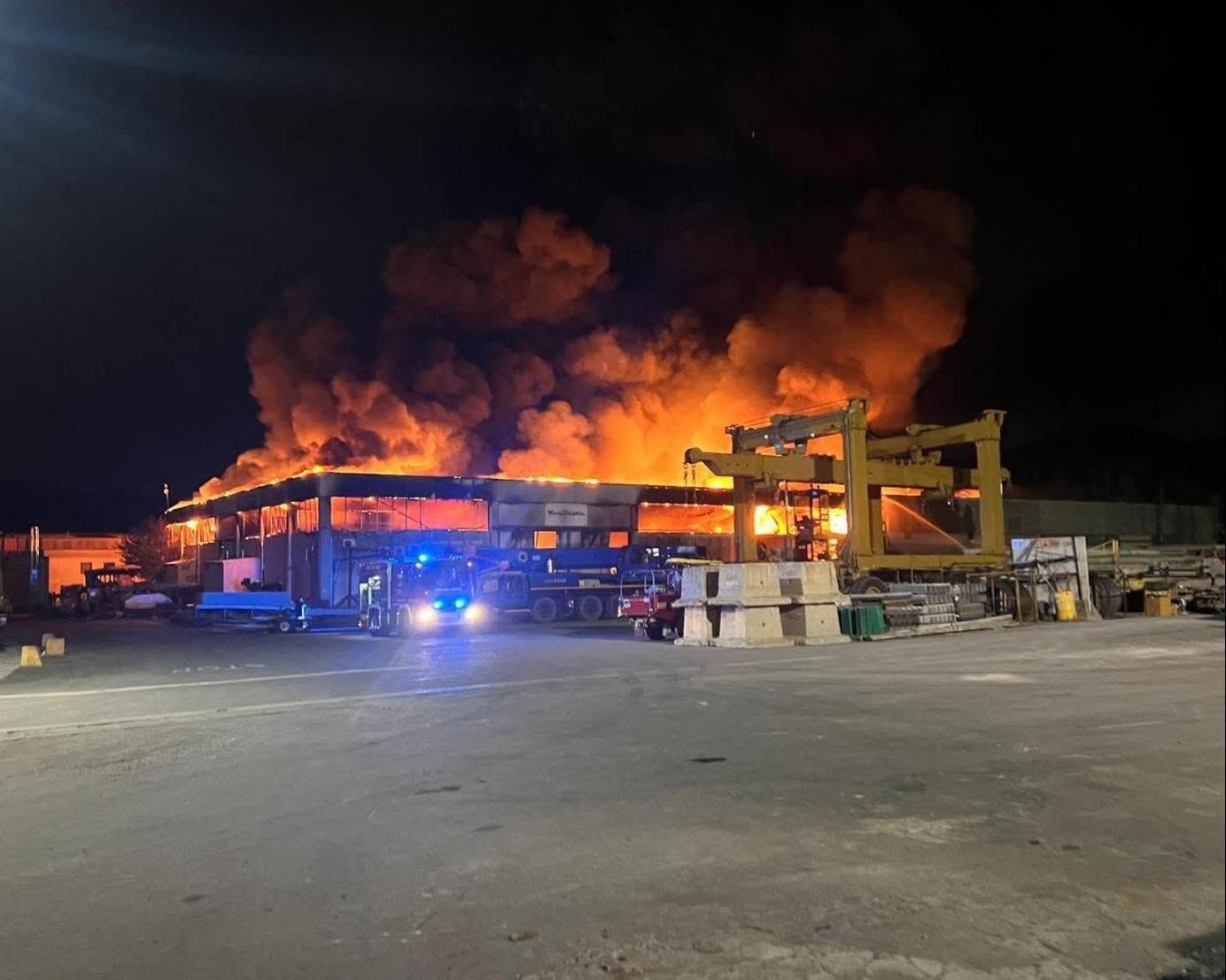 Maxi Dolphin Plans to Rebuild After Shipyard Fire