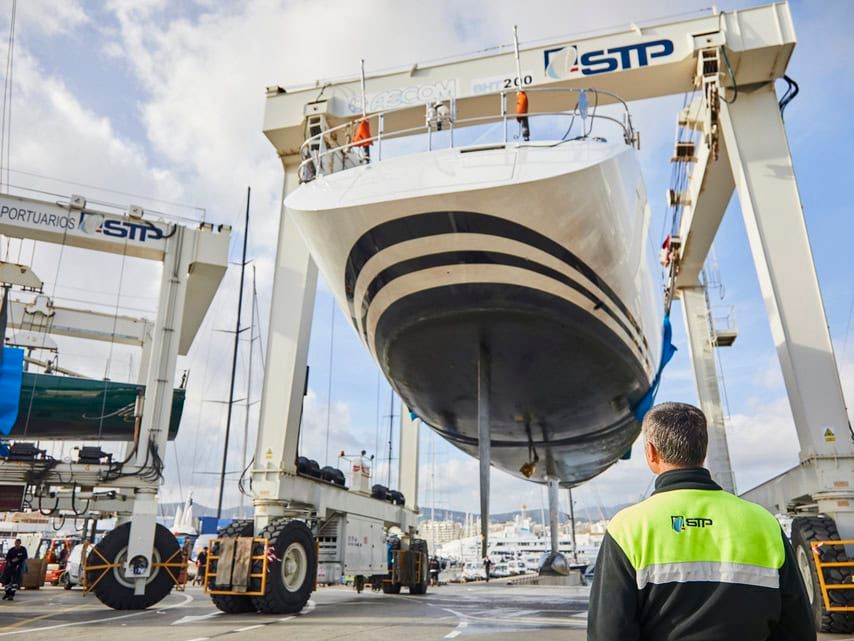 Yacht Refits: (Re)building for Tomorrow