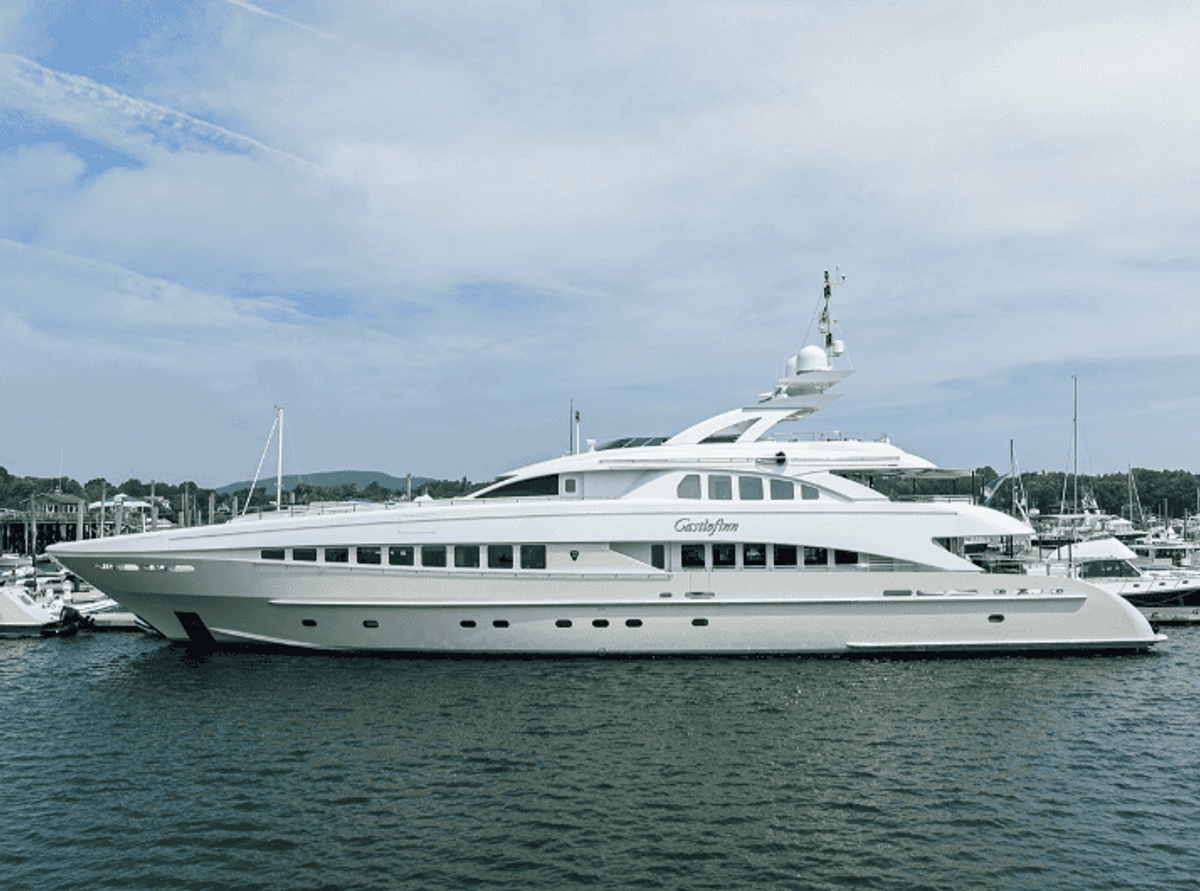 YATCO’s Fleet Friday: M/Y Castlefinn, M/Y HAPPY DAYS, and more!