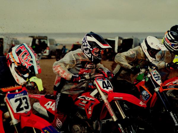 MABLETHORPE SANDRACING  by Sam Wright