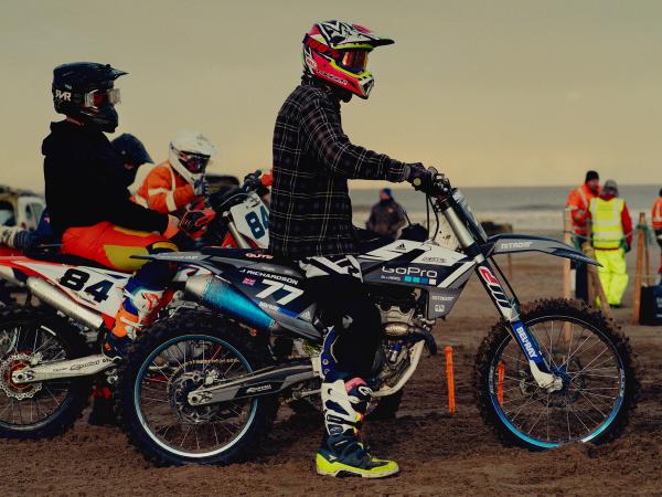 MABLETHORPE SANDRACING  by Sam Wright