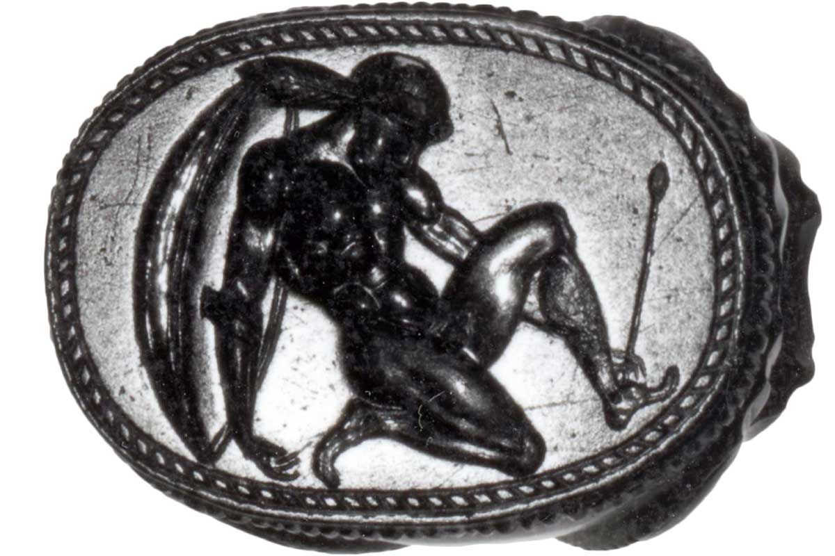 Engraved cornelian scarab depicting wounded Achilles. Etruscan. c. 400–350 BC.