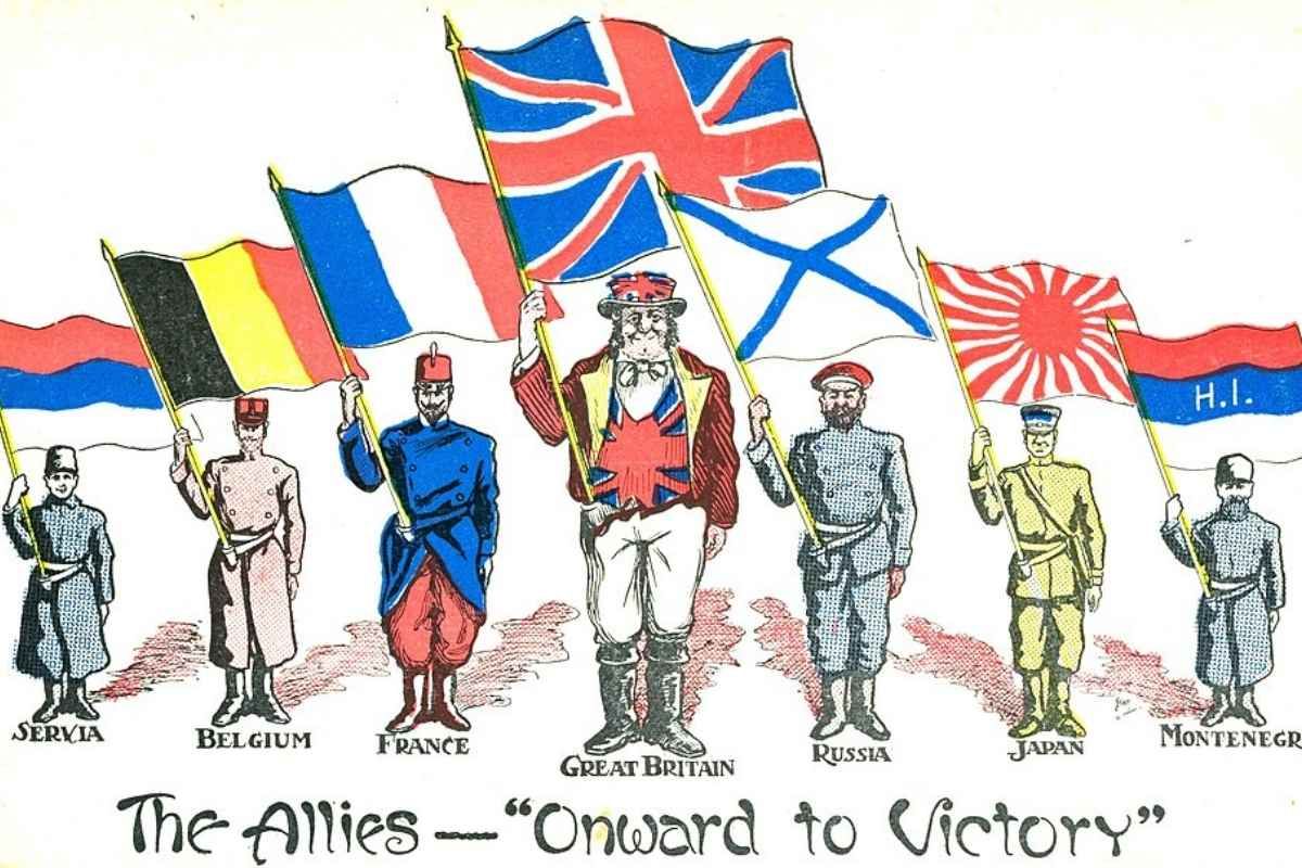 Postcards depicting personifications of principal Entente nations. The Russian soldier is mistakenly shown holding the Cross of St. Andrew (naval flag) instead of the usual three-color flag.