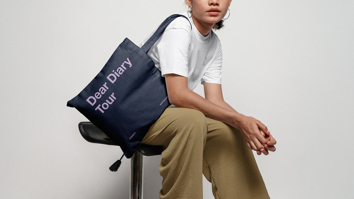 Dear diary tour tote bag