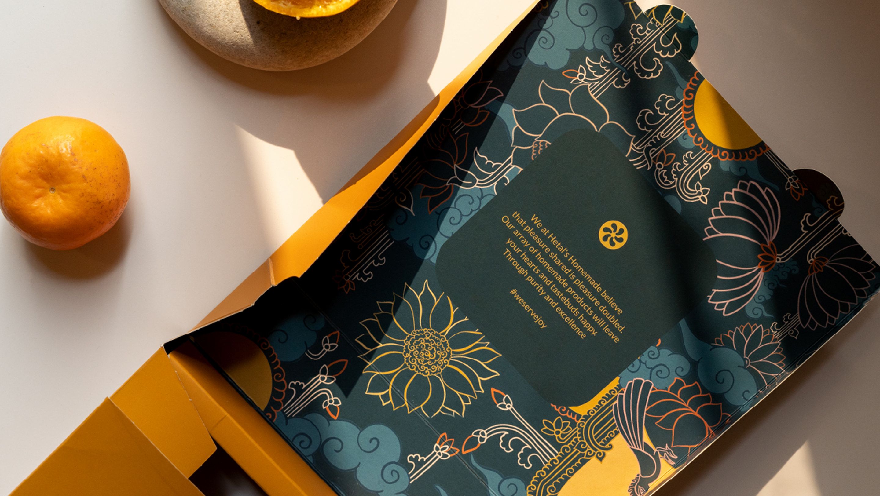 Festive illustrations by Pomoco