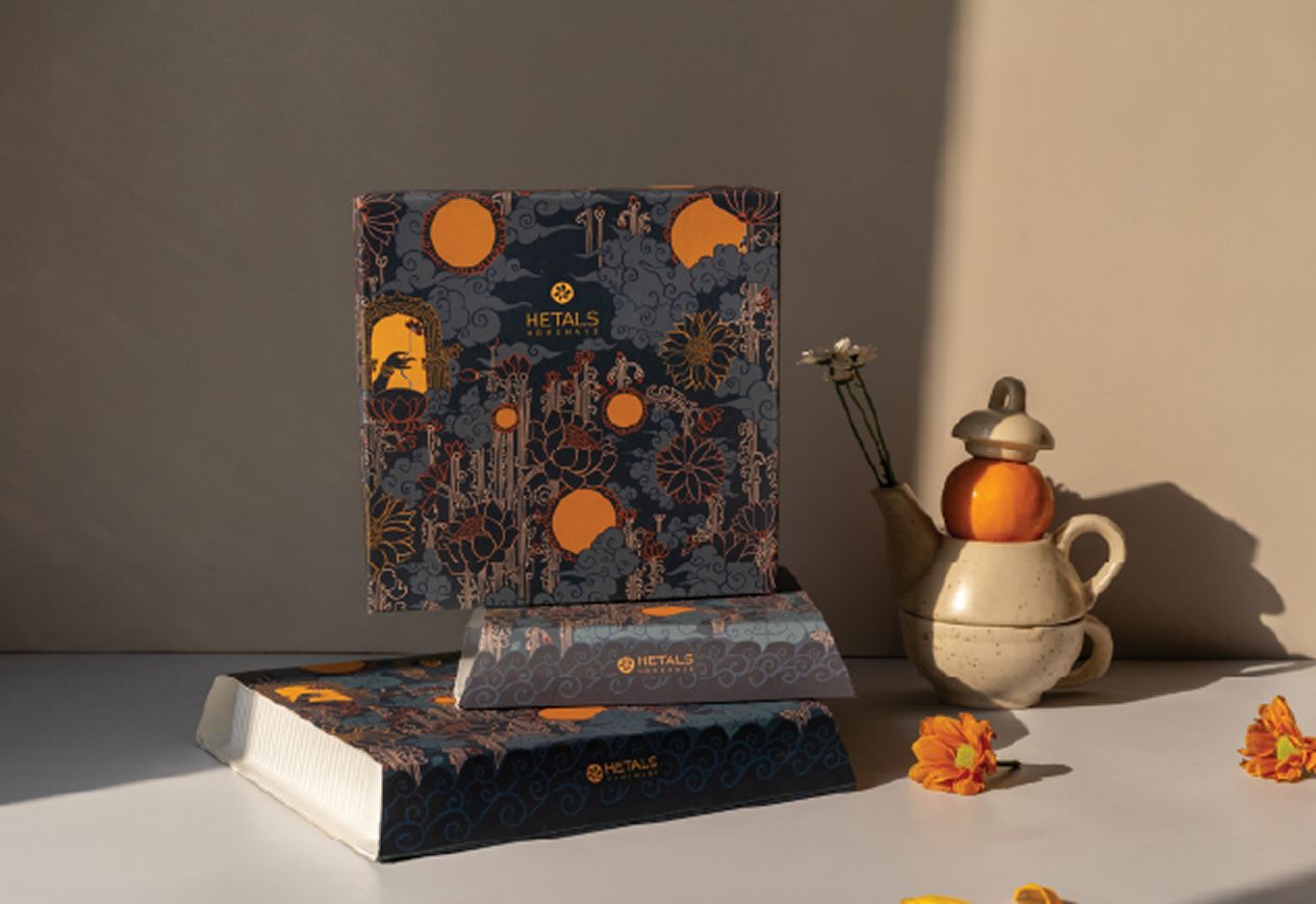 Festive packaging for hetals