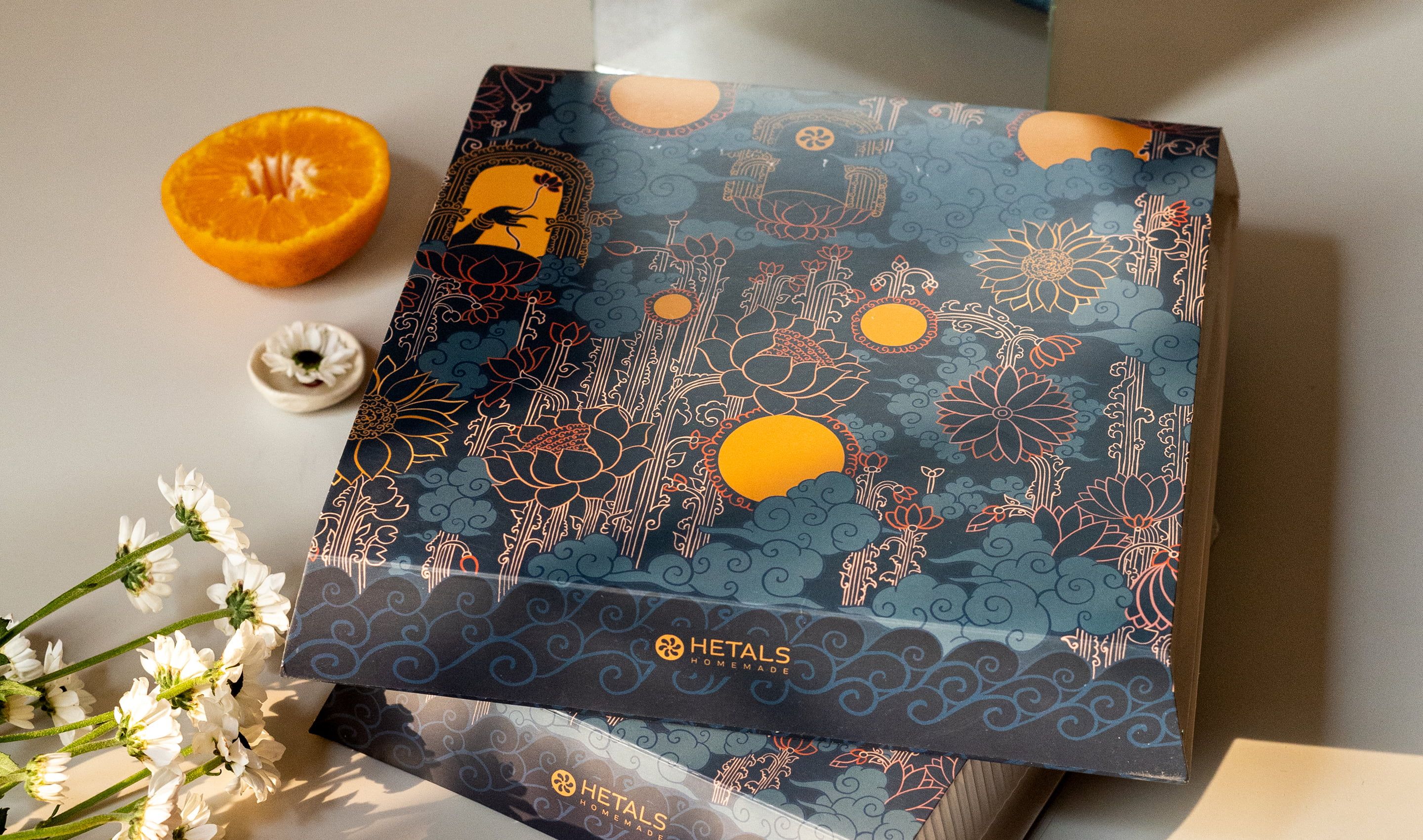 Festive packaging for hetals