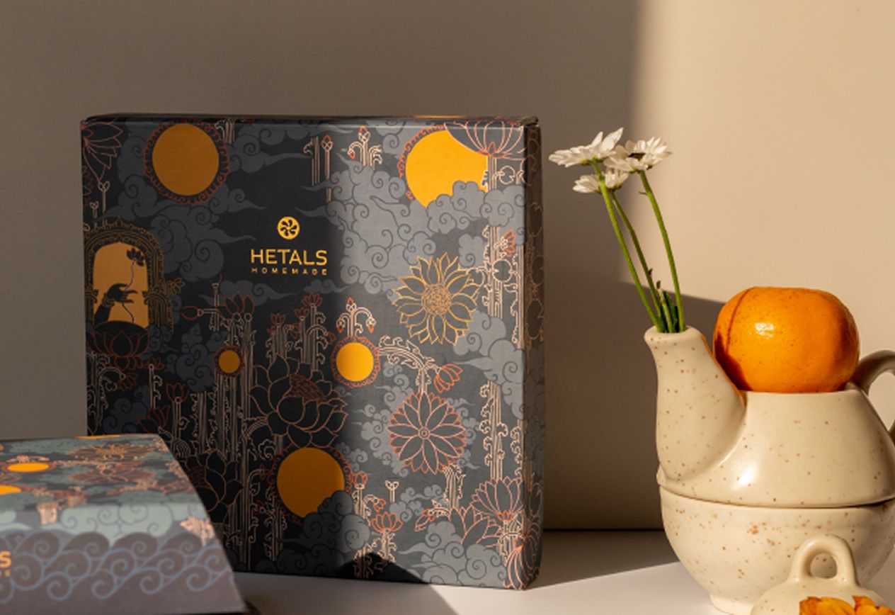 Festive packaging for hetals