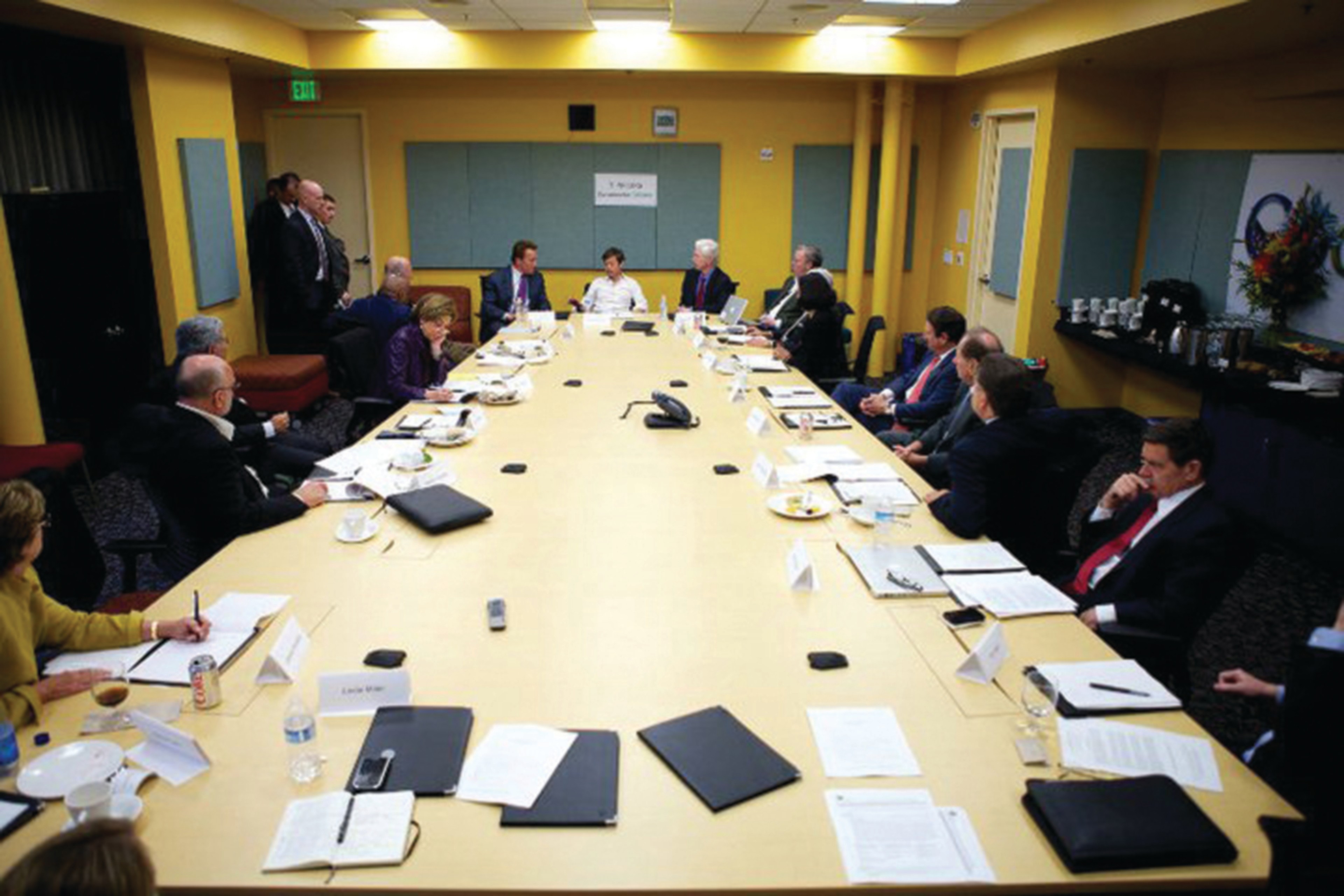Laura Tyson, Arnold Schwarzenegger, Nicolas Berggruen, Gray Davis, and members of the Think Long Committee" in a large conference room