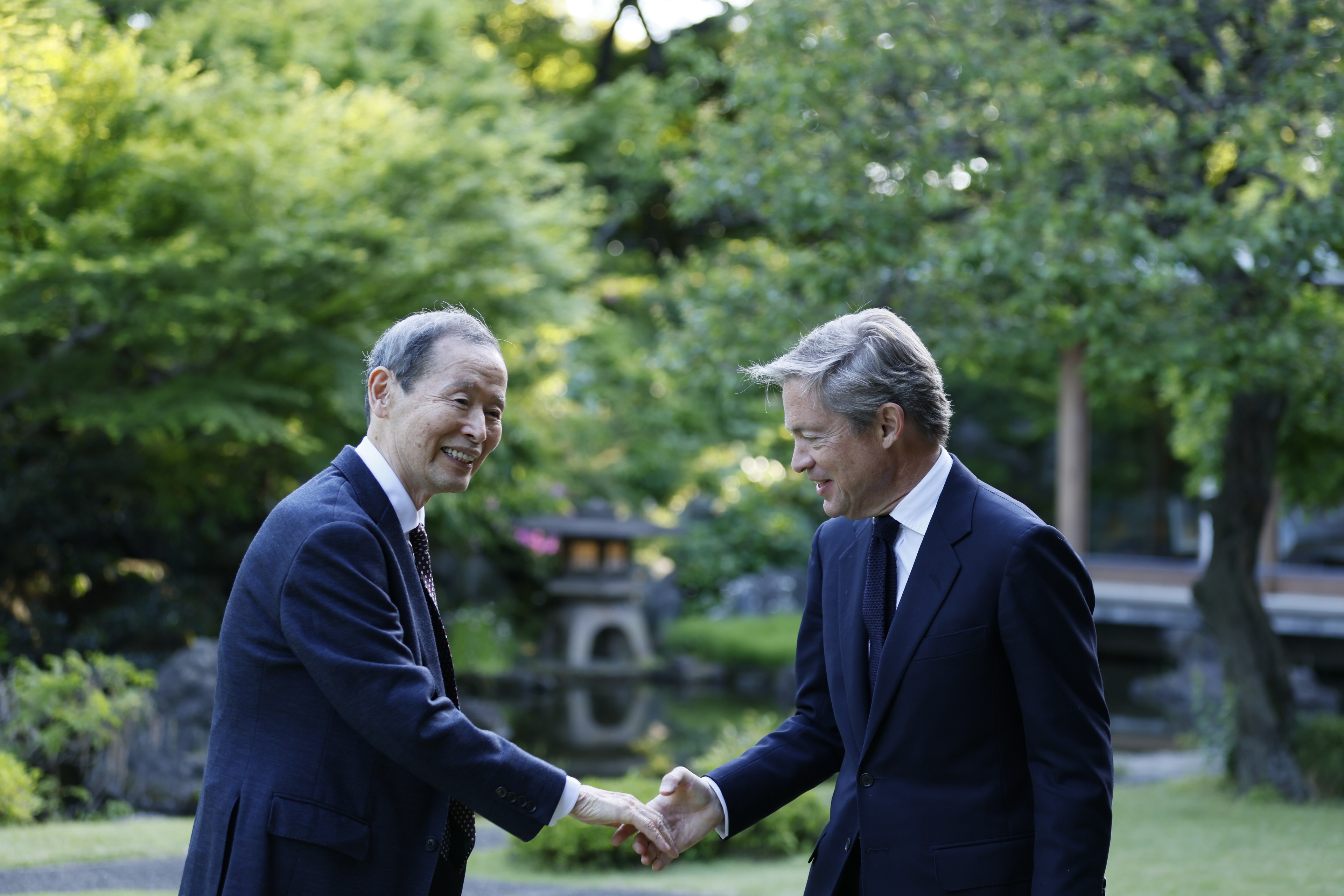 Founder and Chairman Nicolas Berggruen together with 2022 Berggruen Prize Laureate Kojin Karatani at the Berggruen Prize Award Ceremony on April 27, 2023, in Tokyo, Japan.