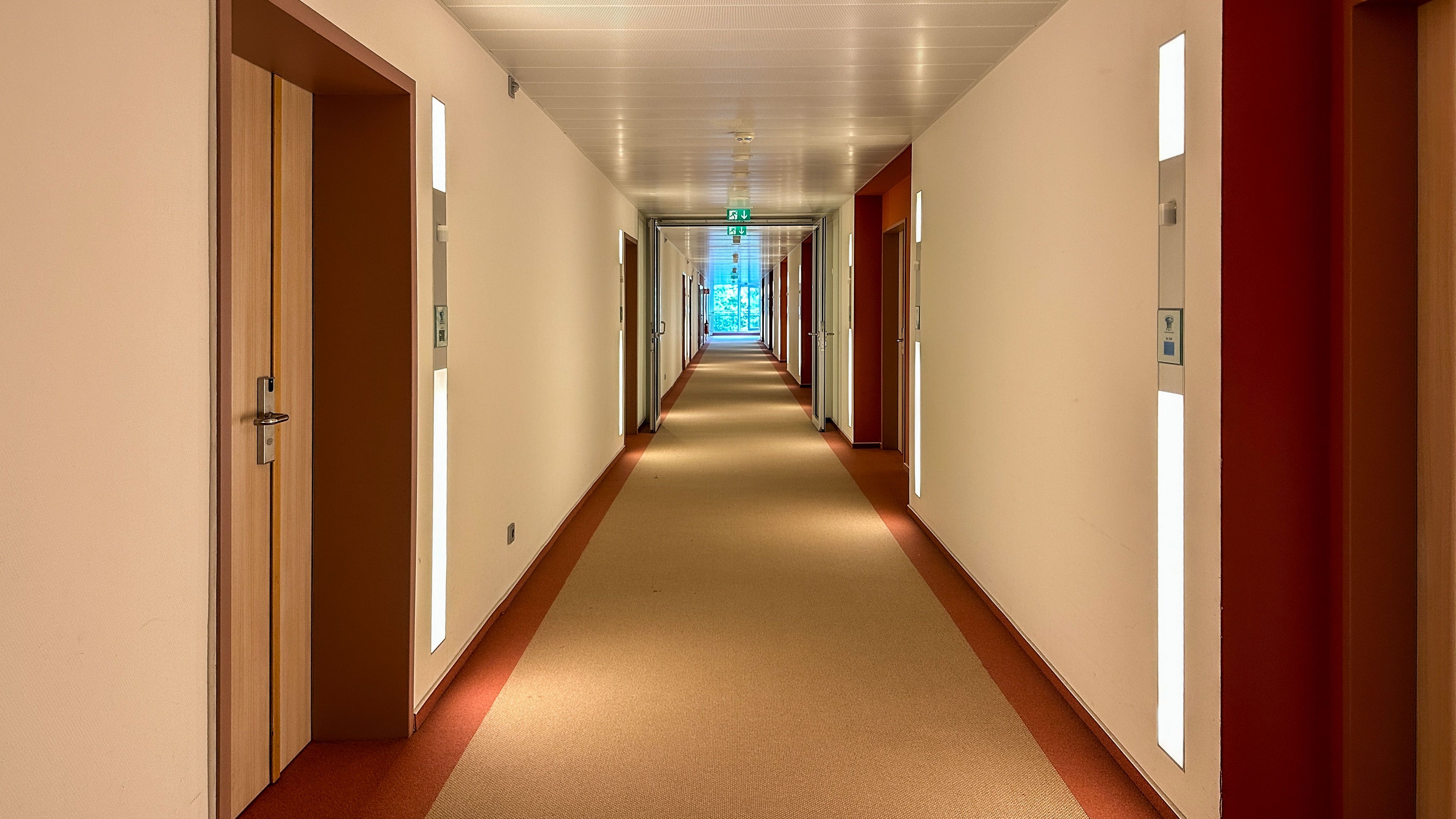 Flächenlicht-Hotel