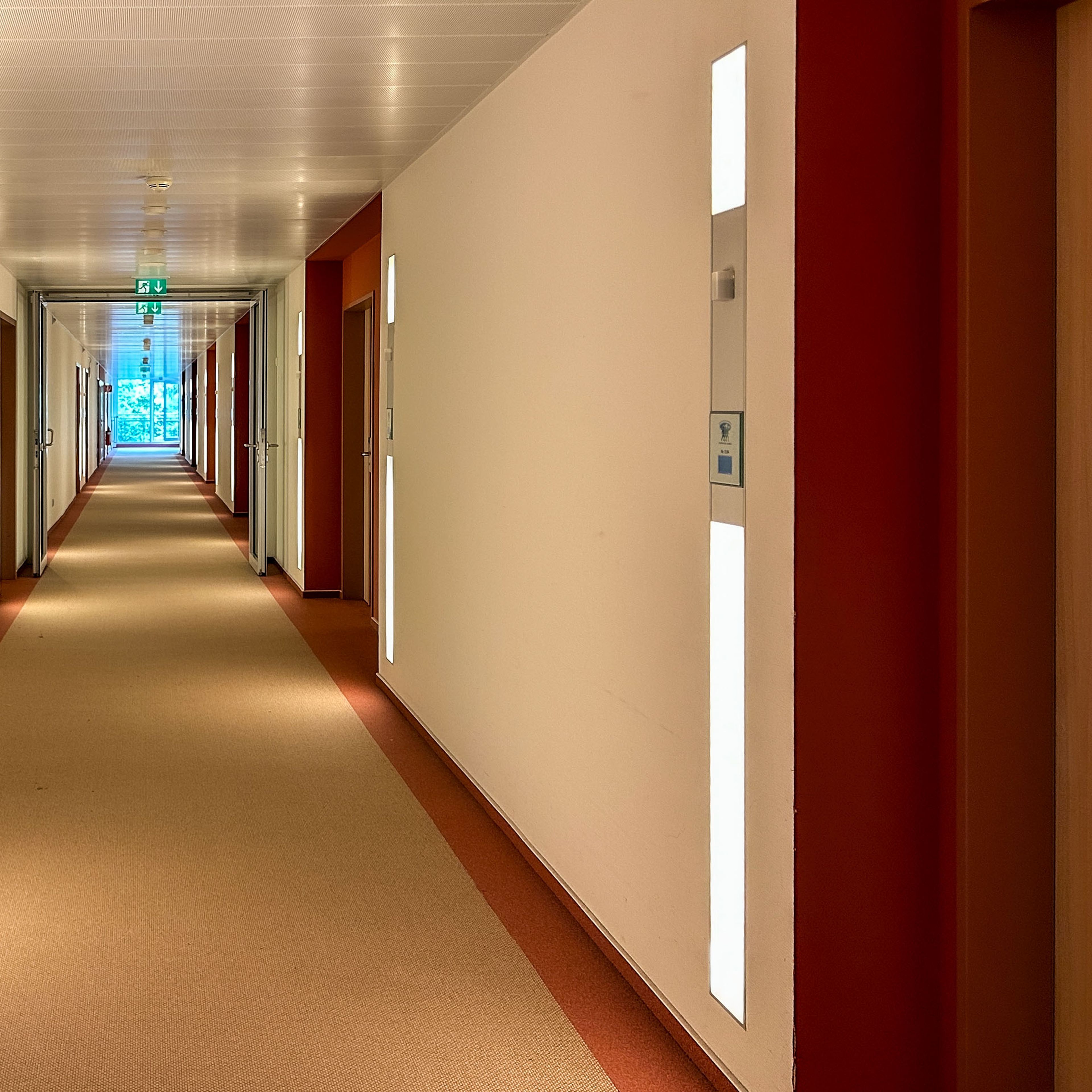 Flächenlicht-Hotel