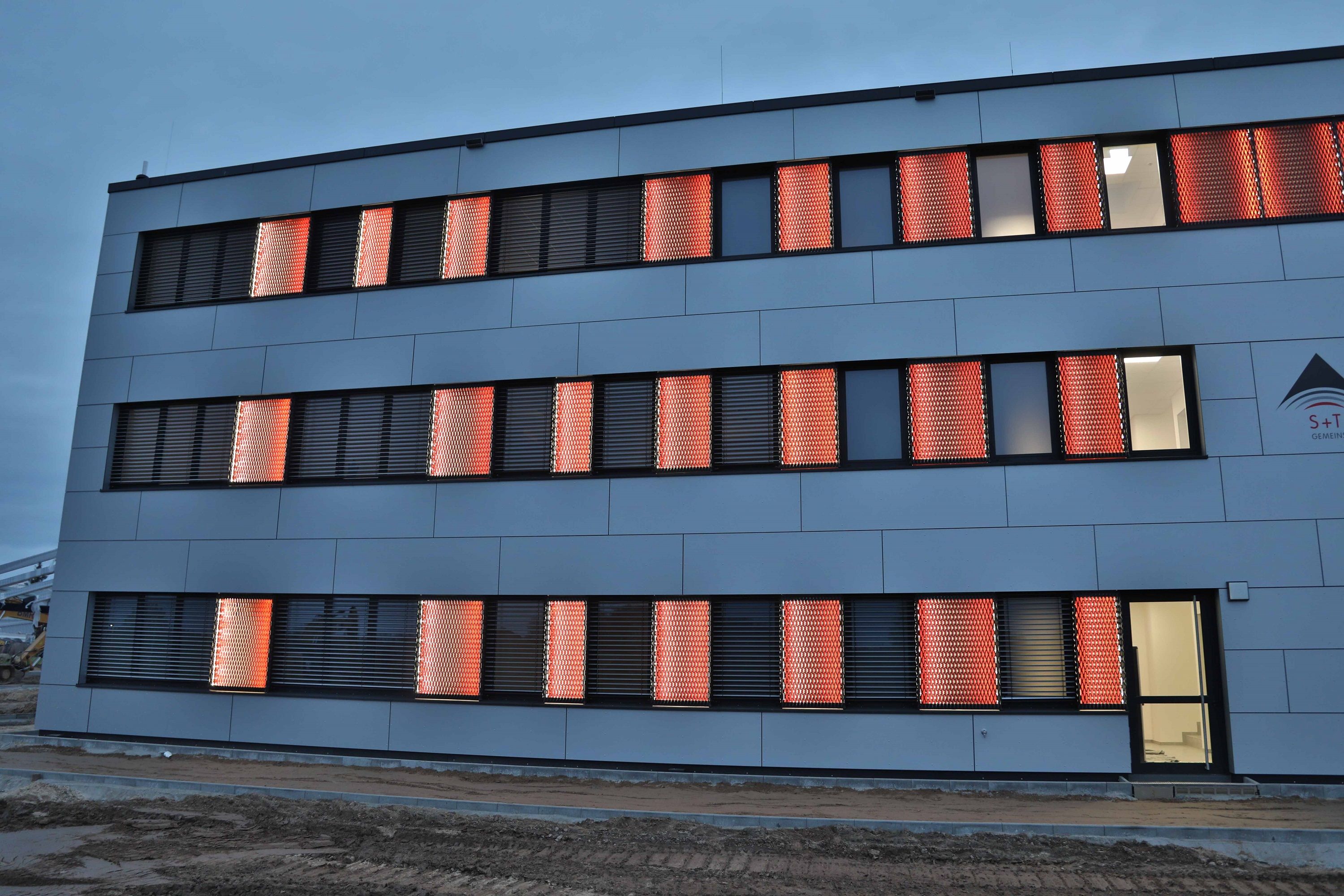 fassade-mit-lebendiger-ausstrahlung-2