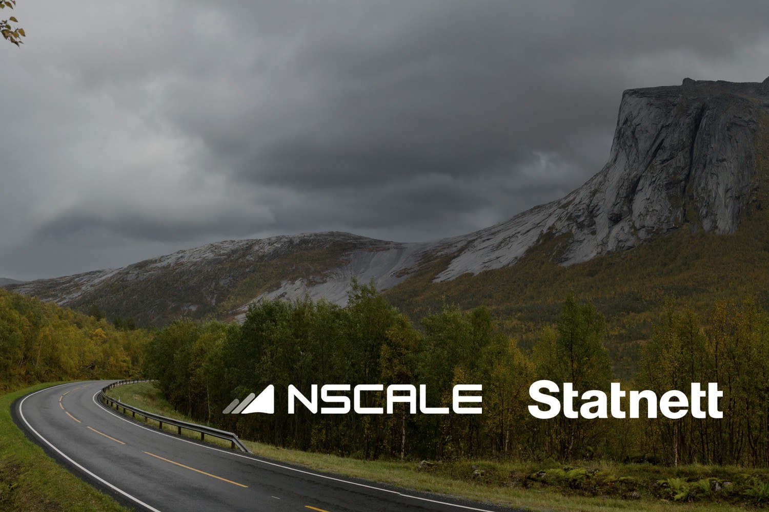 E6 gjennom Efjorddalen i Narvik, med fjell og skog langs veien. Med logoene til Nscale og Statnett lagt på.