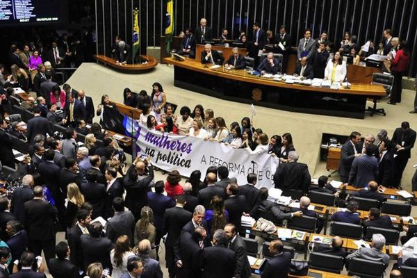 Bancada feminina sobe de 77 para pelo menos 91 cadeiras na Câmara dos Deputados