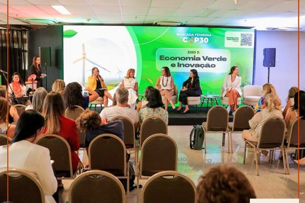  "Sozinhas invisíveis, juntas invencíveis!"