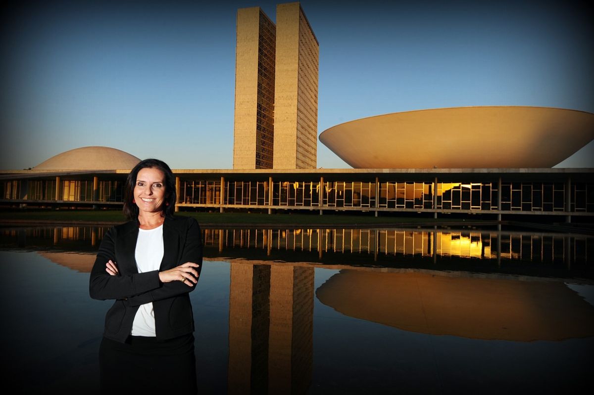 Como mulheres podem ocupar espaços na política dominados por homens?