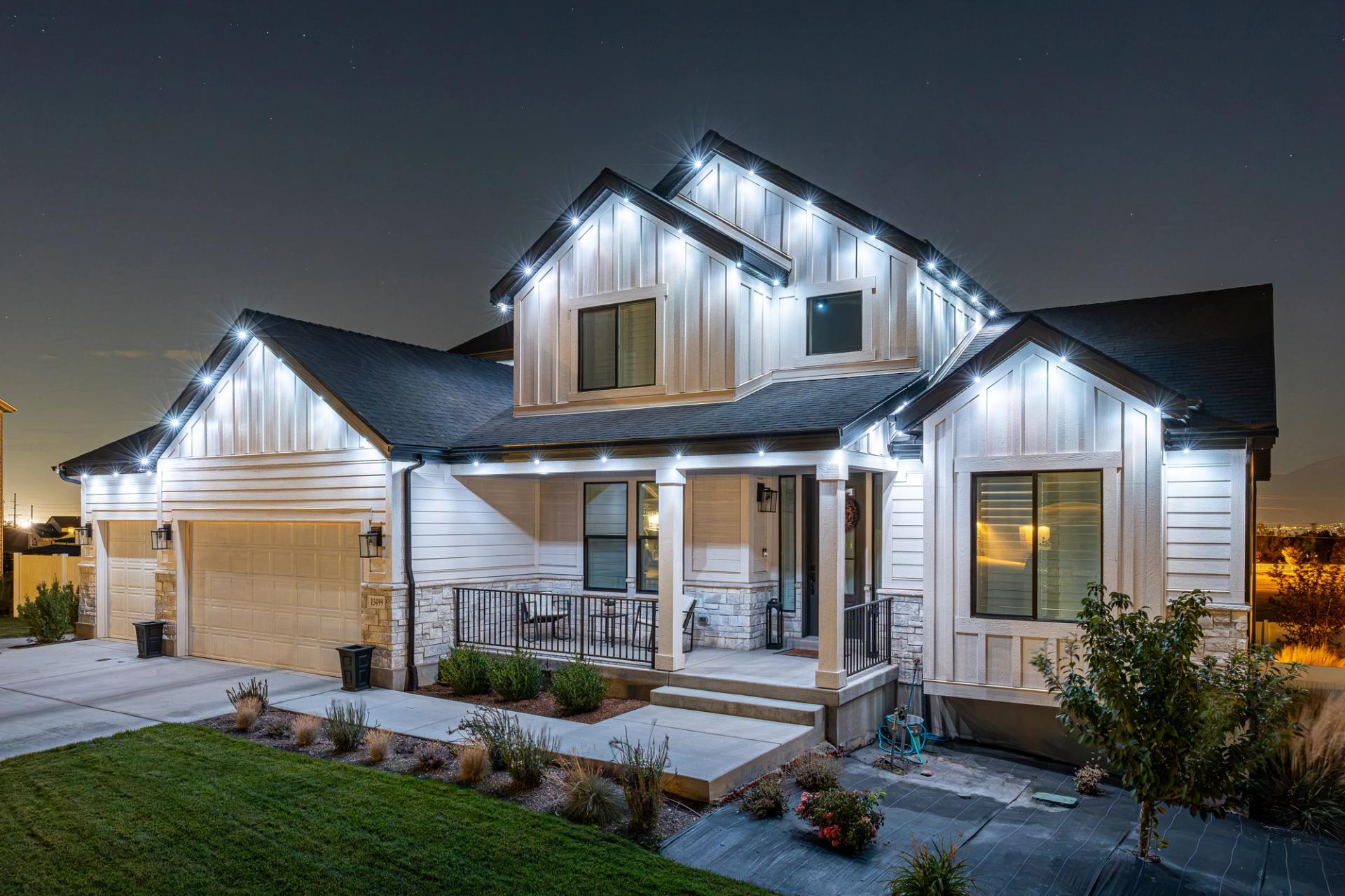 Home with permanent LED trim lighting in the Accent scene