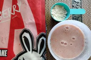 SNEAK EATS Strawberry Meal Repalcement