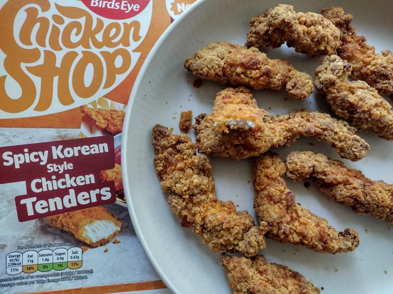 A white bowl of crispy, cooked Birds Eye Spicy Korean Style Chicken Tenders, with the orange product box visible in the background.