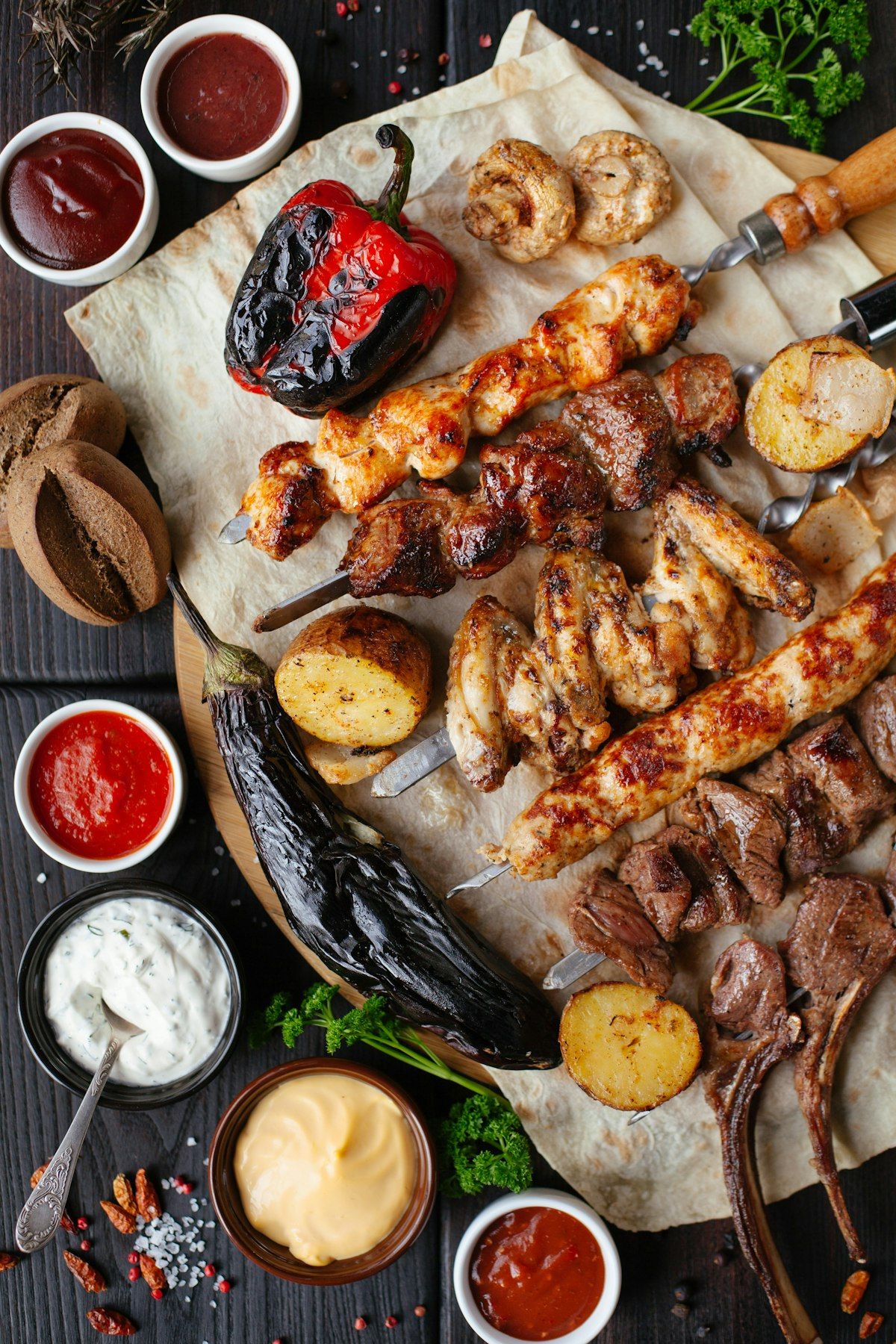 Ambiance intérieure du restaurant en fin d'après-midi