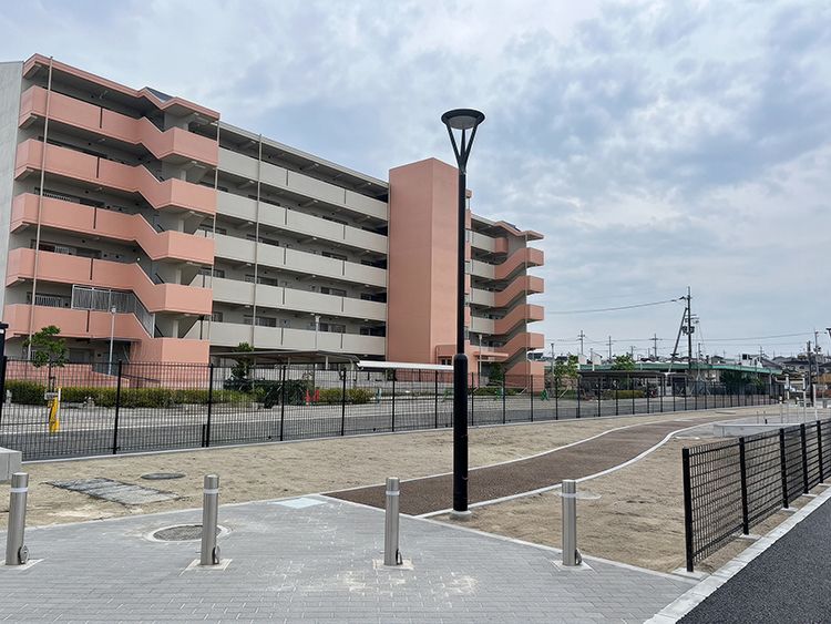 住宅地の道路整備工事現場