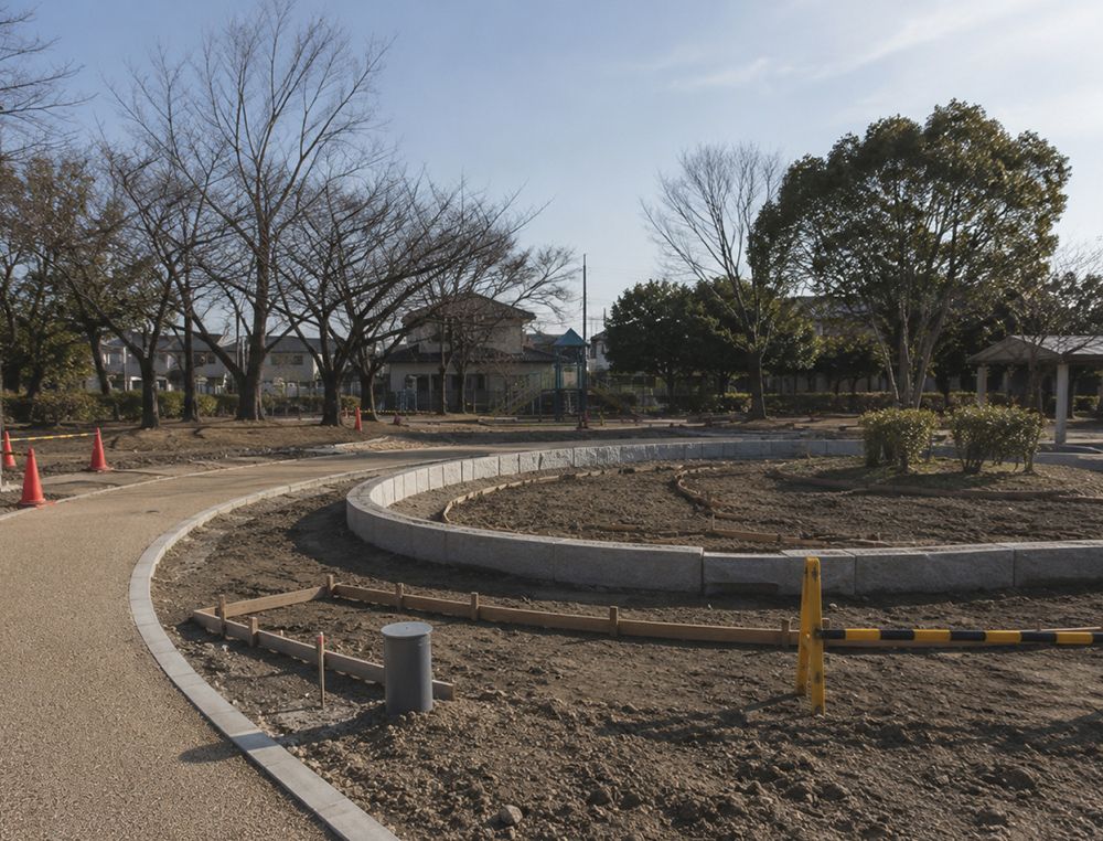 住宅地内に整備が完了した公園の遊歩道