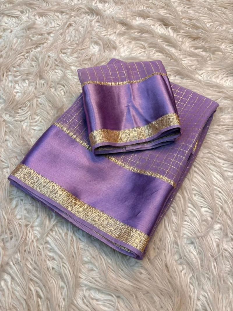 Checks Butti Saree with Zari Pallu hover view