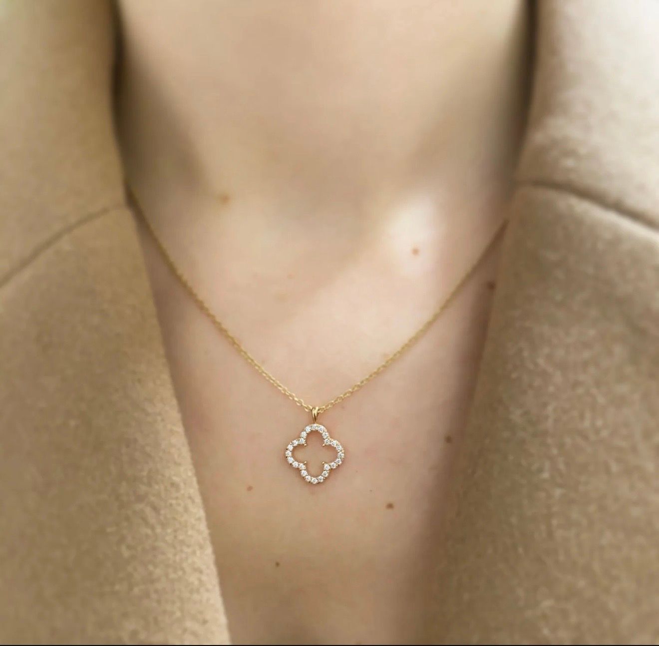 Clover studded Necklace