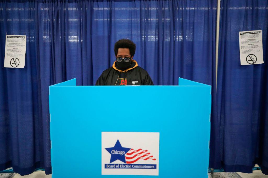 A voter at the Chicago Board of Elections' Loop Super Site in 2020