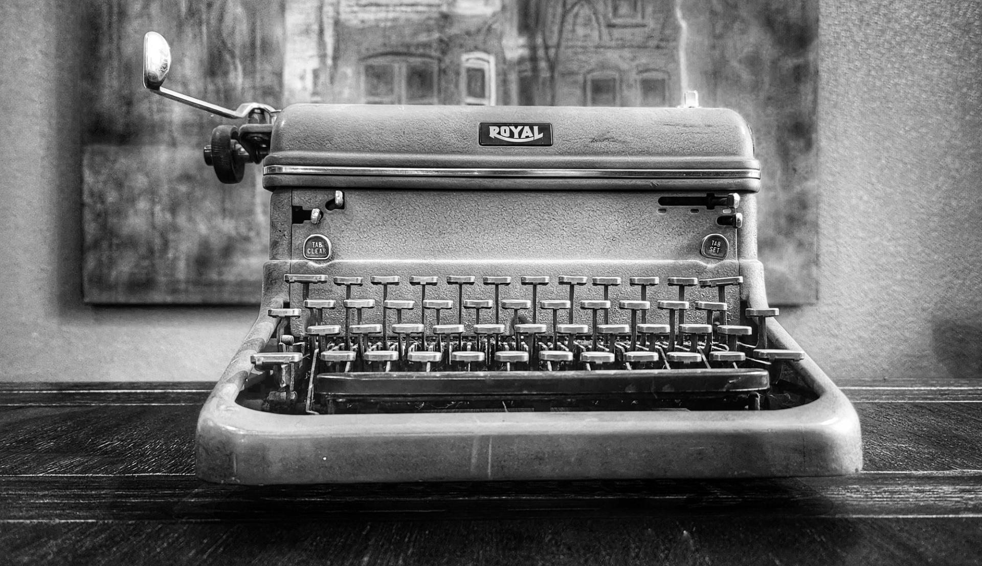 Photo of an old typewriter.