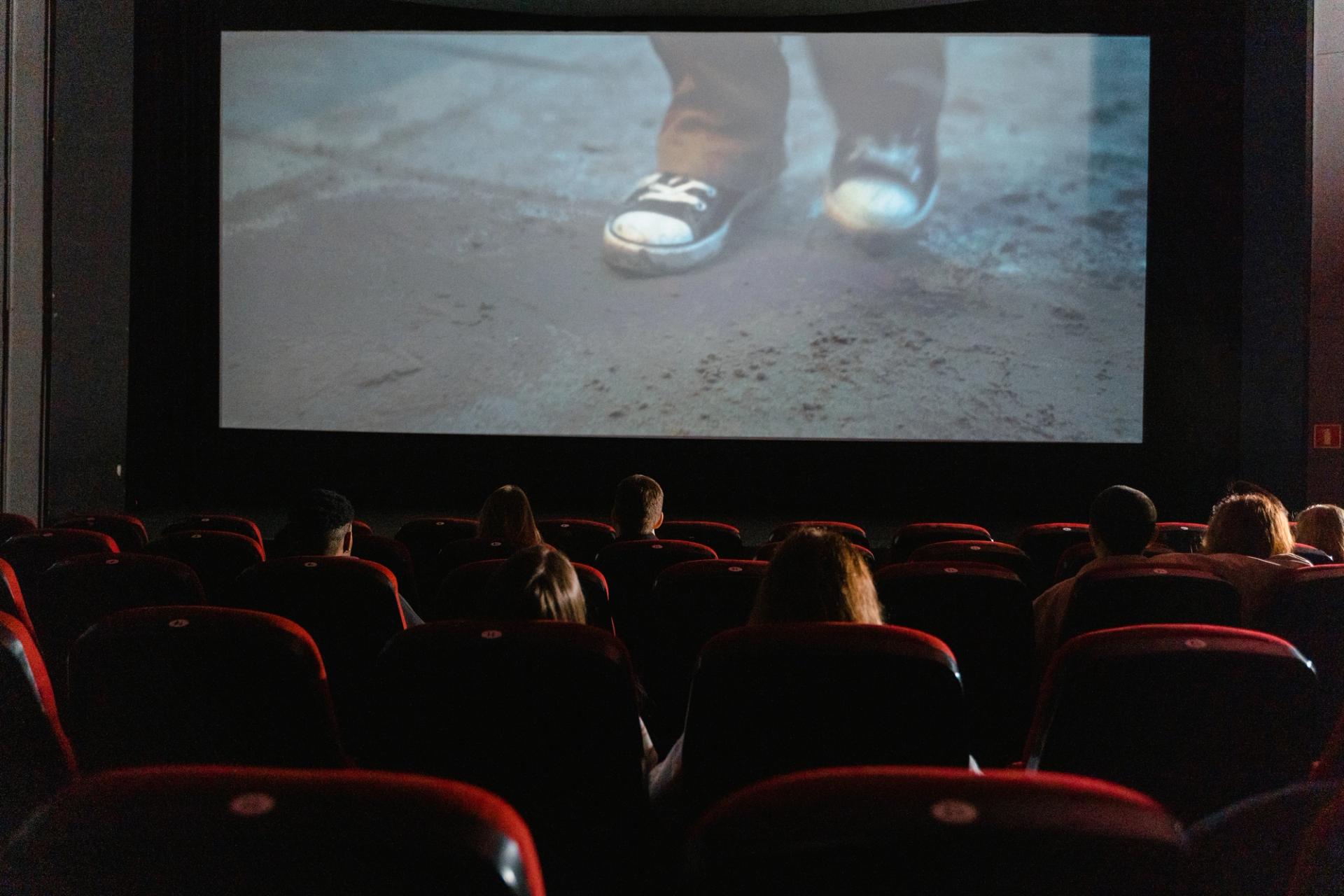 Chilly temps are the perfect excuse for movie goers. (Tima Miroshnichenko / Pexels)