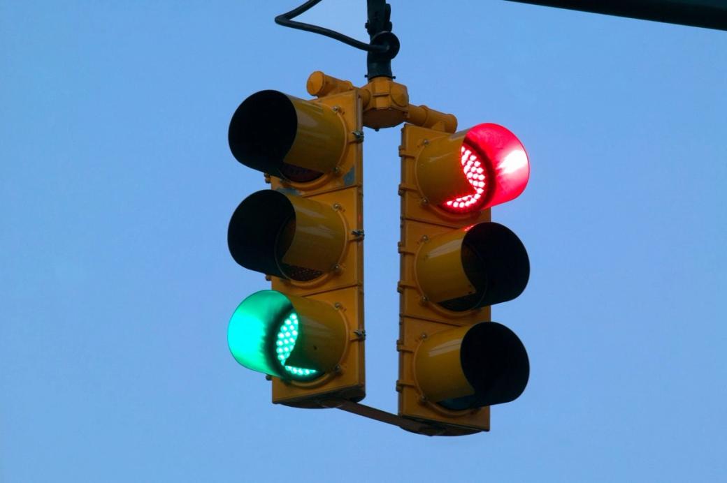 red light with a green light facing the other way