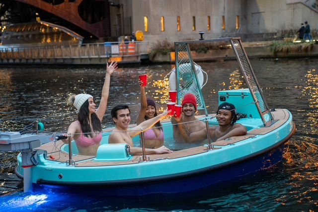 Chicagoans take hot tub cruises down the river