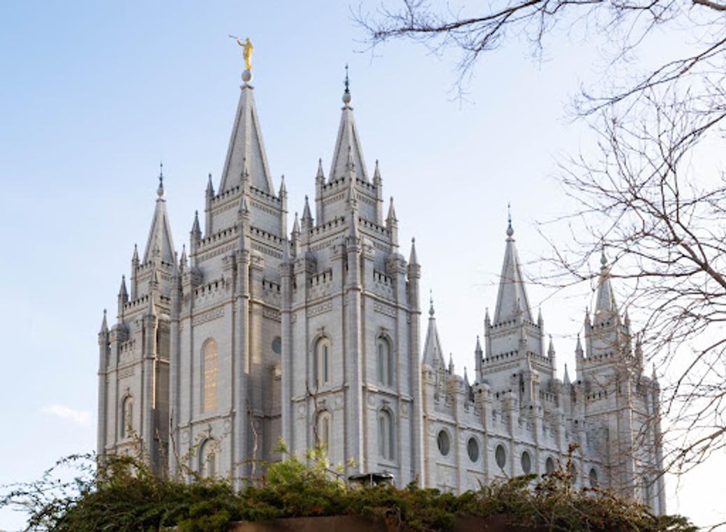 A photo of the Salt Lake temple on a sunny day. 