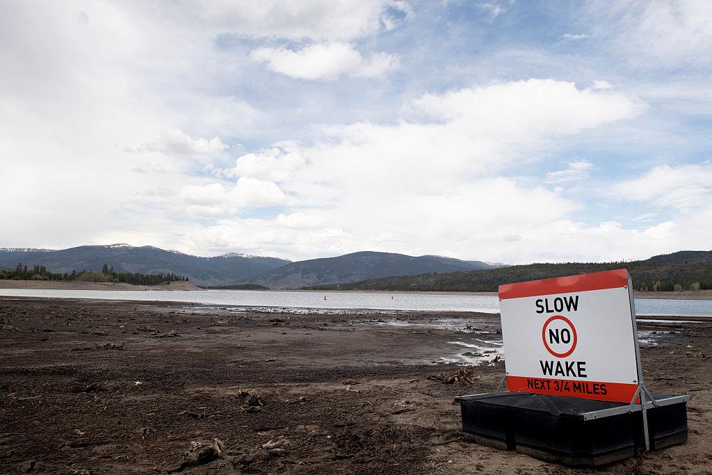 Slow No Wake sign in dry reservoir bed in Colorado