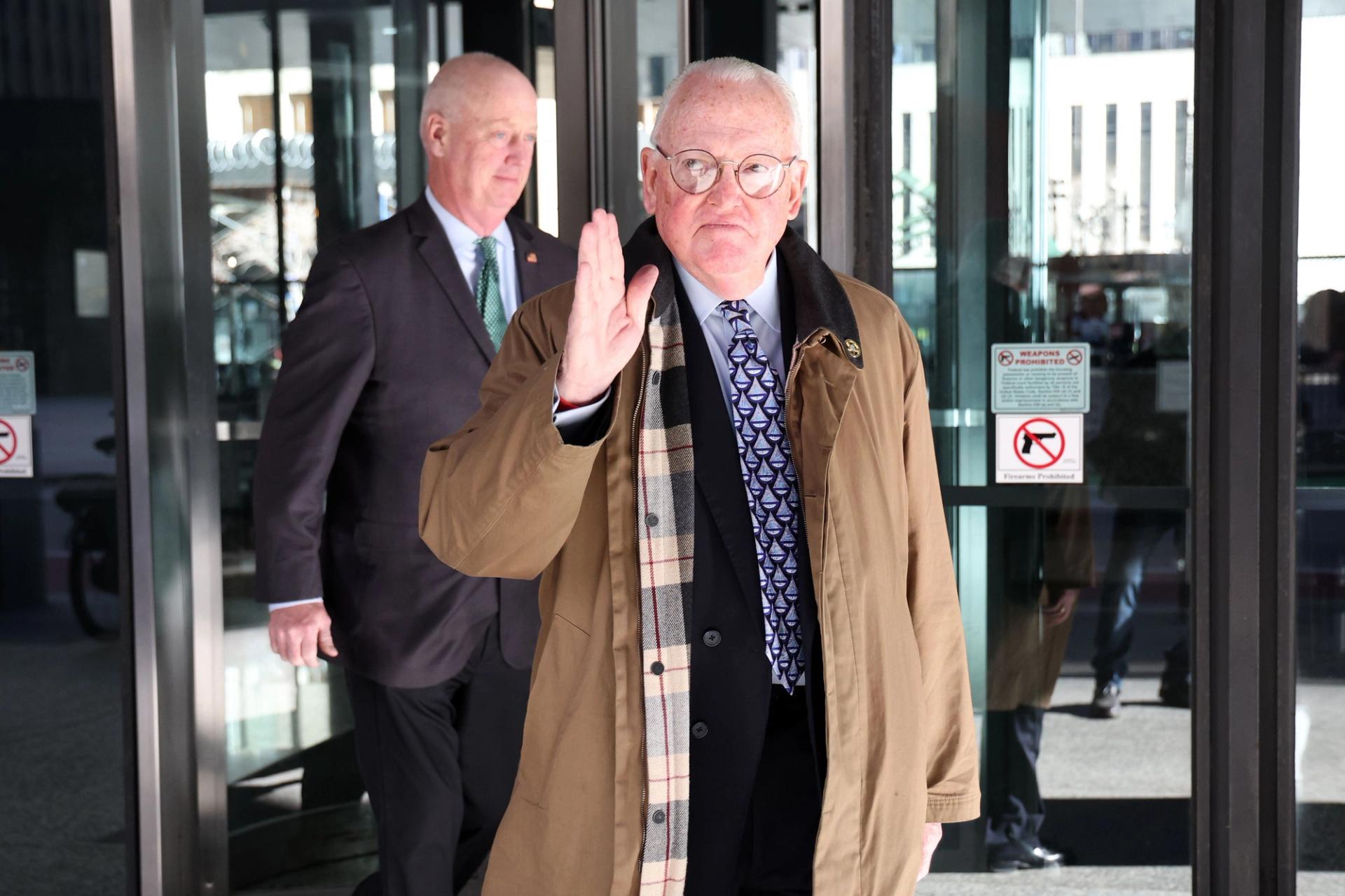 Former Chicago Ald. Ed Burke leaves the Dirksen U.S. Courthouse in Chicago during a lunch break in his corruption trial on Nov. 17, 2023. (Chicago Tribune / Contributor / Getty Images)