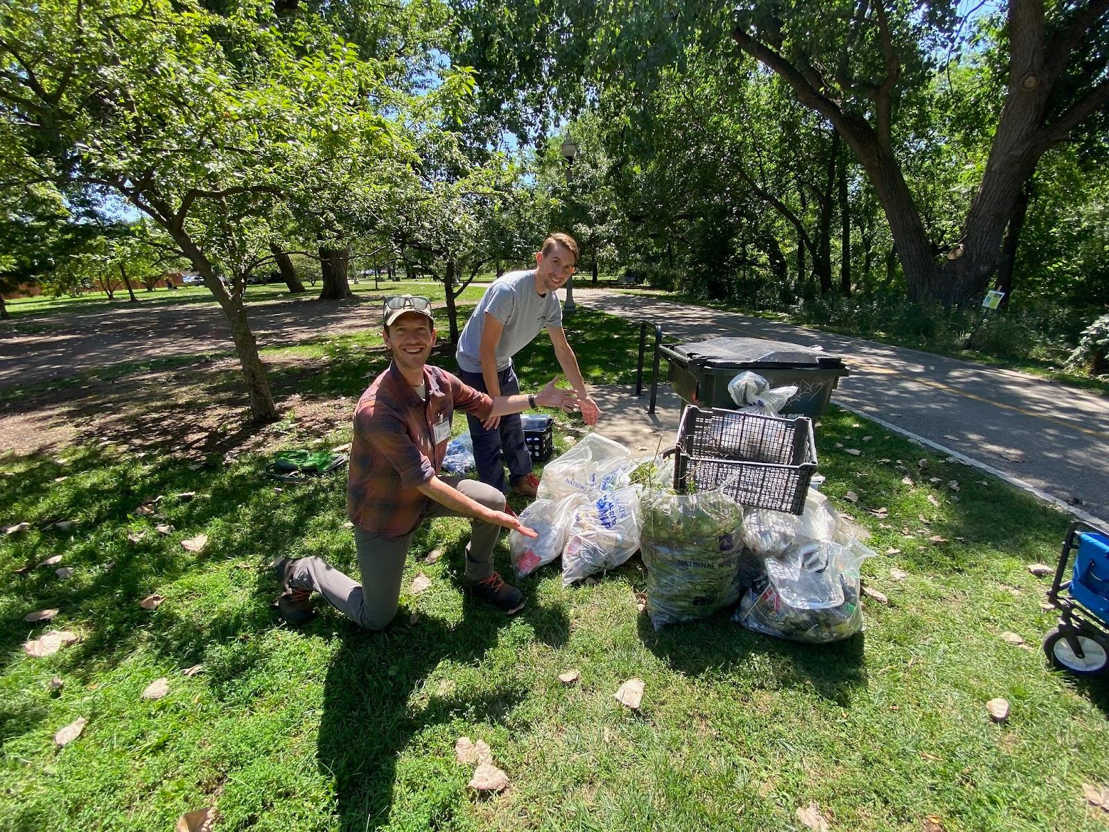 Chicagoans clean up Ronan Park in Albany Park