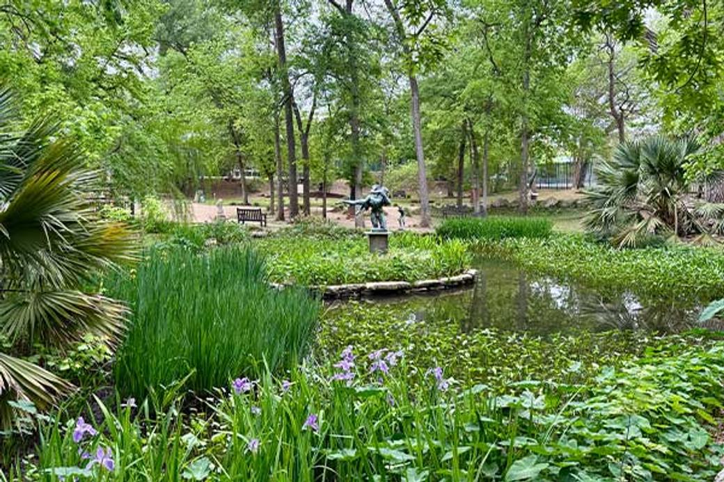 Display ad for UMLAUF Sculpture Garden
