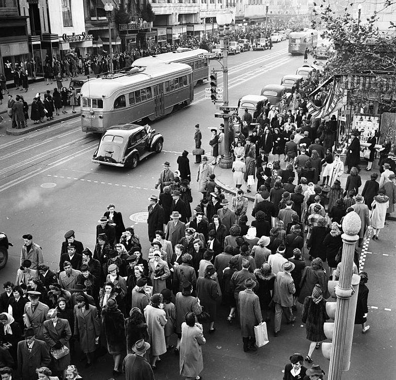 A clear Saturday afternoon in 1945 brought thousands of last-minute holiday shoppers to the department stores on 12th and F Street NW.