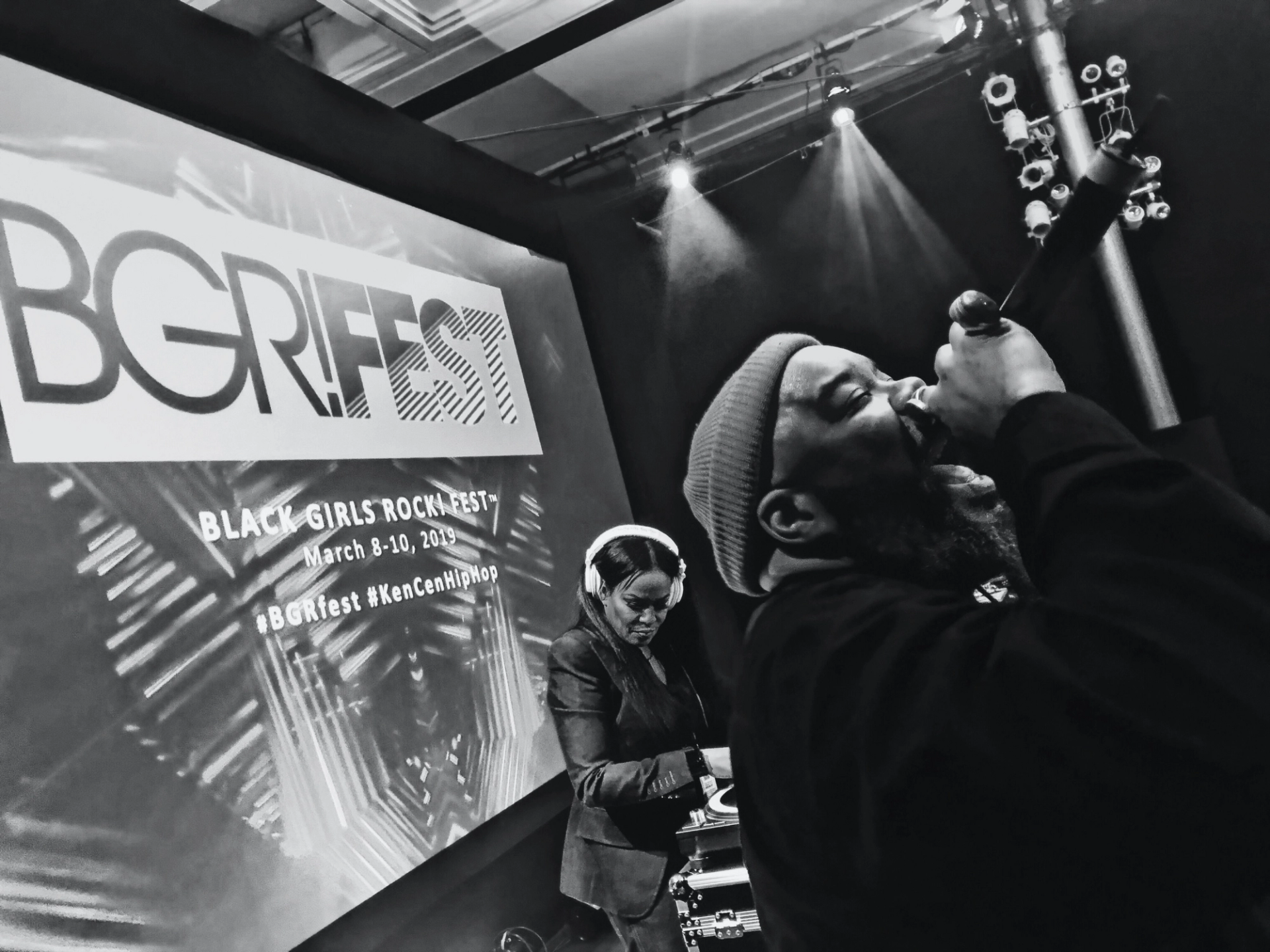 Kokayi on stage at Black Girls Rock Fest. (Dawn Michelle Hardy/The Literary Lobbyist)