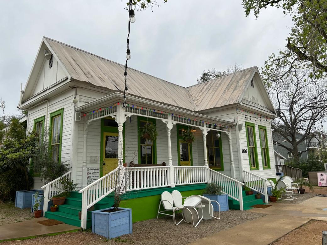 A white house.