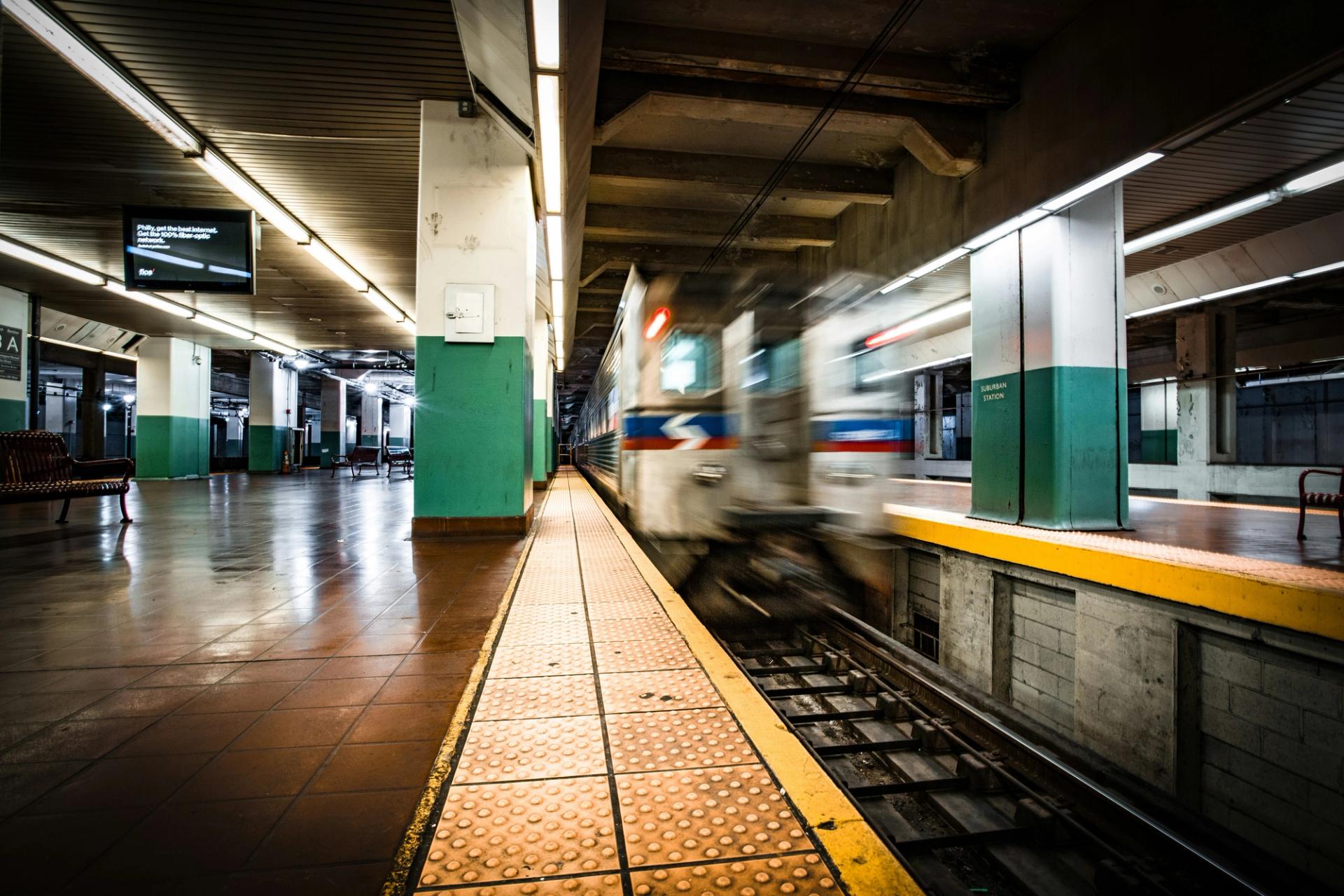 A train zooming through a SEPTA station.